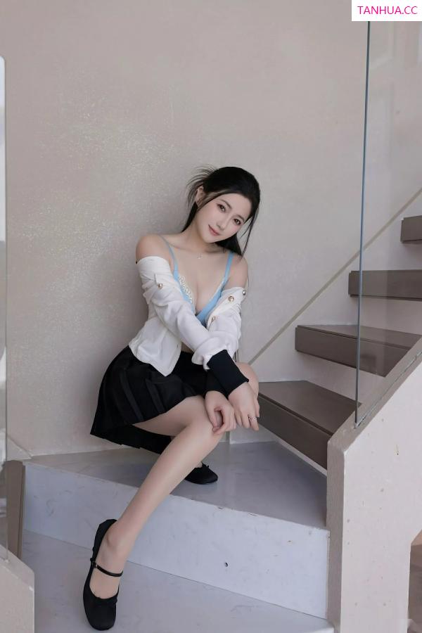 鱼子酱fish  [XiuRen]高清写真图 2025.08.01 No.10615 鱼子酱Fish 肉色丝袜第7张图片